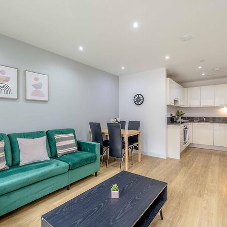 2 Bed At Slough Station & Parking - London In 20 Mins Apartment Екстериор снимка