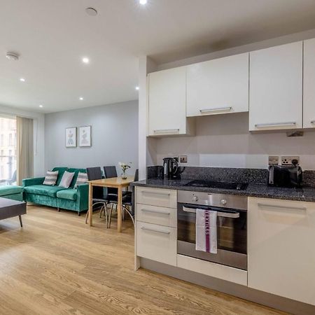 2 Bed At Slough Station & Parking - London In 20 Mins Apartment Екстериор снимка