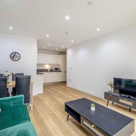 2 Bed At Slough Station & Parking - London In 20 Mins Apartment Екстериор снимка
