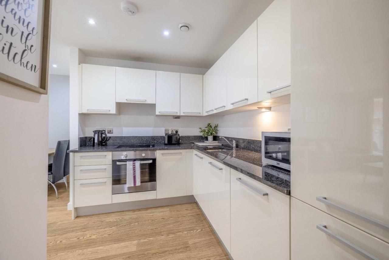 2 Bed At Slough Station & Parking - London In 20 Mins Apartment Екстериор снимка