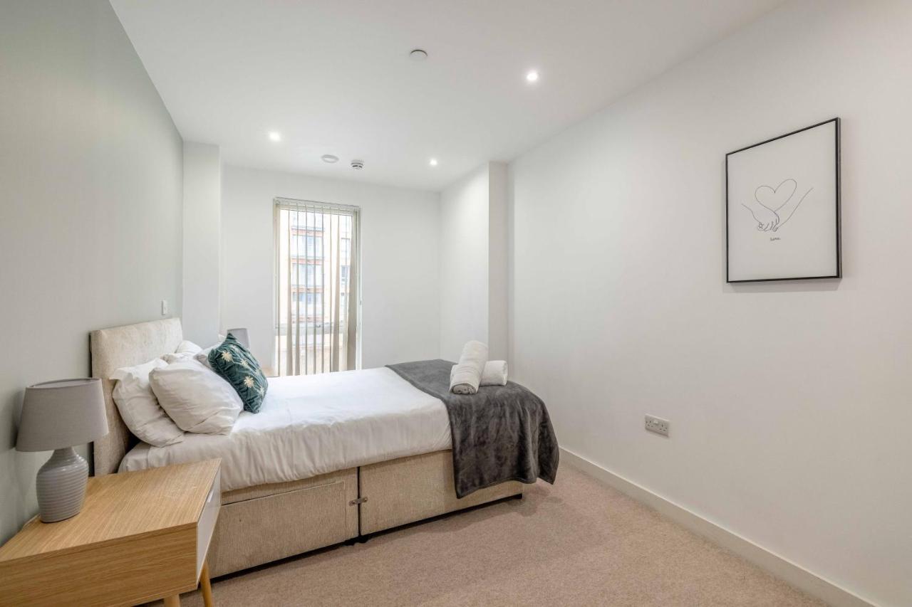 2 Bed At Slough Station & Parking - London In 20 Mins Apartment Екстериор снимка