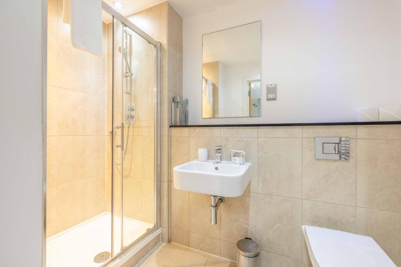 2 Bed At Slough Station & Parking - London In 20 Mins Apartment Екстериор снимка