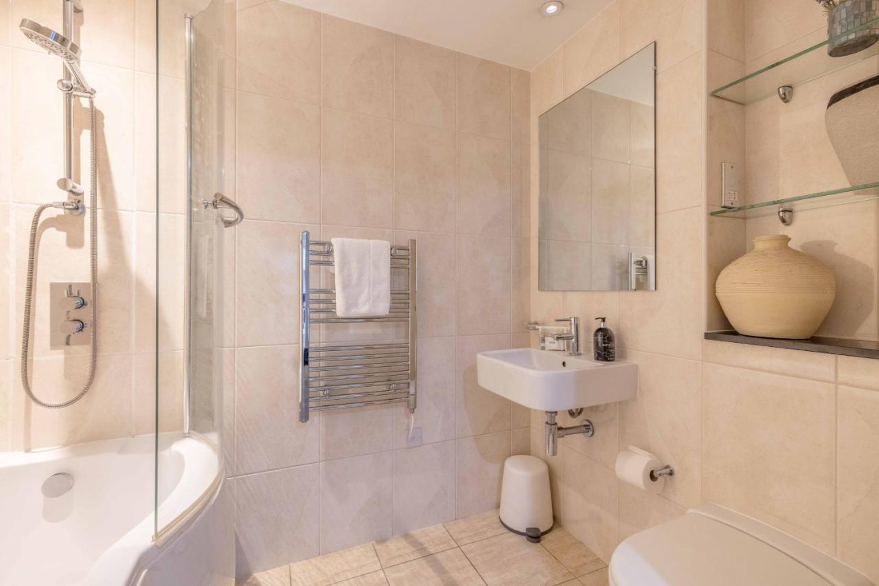 2 Bed At Slough Station & Parking - London In 20 Mins Apartment Екстериор снимка