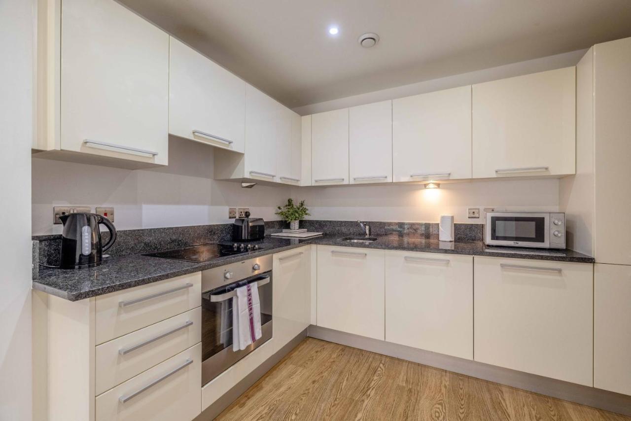 2 Bed At Slough Station & Parking - London In 20 Mins Apartment Екстериор снимка