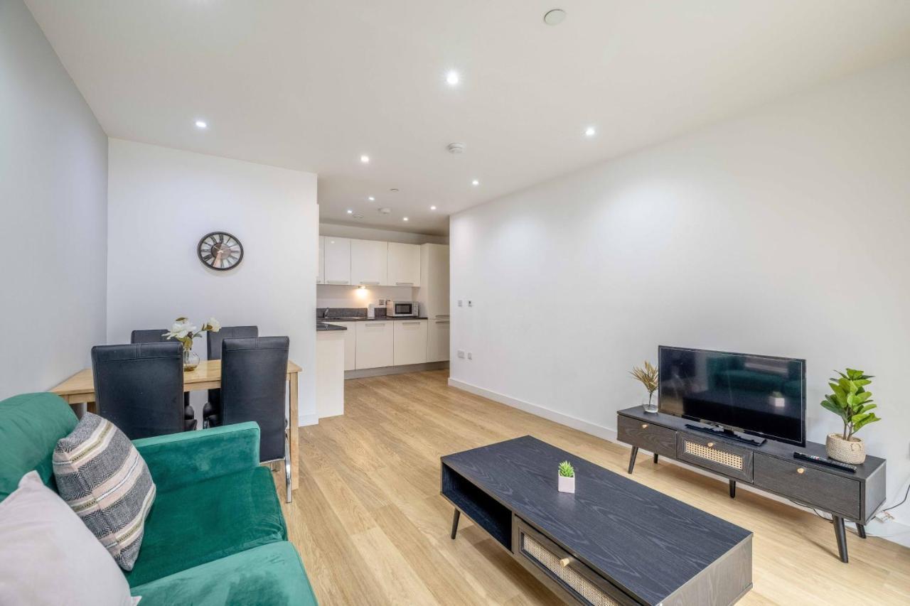 2 Bed At Slough Station & Parking - London In 20 Mins Apartment Екстериор снимка