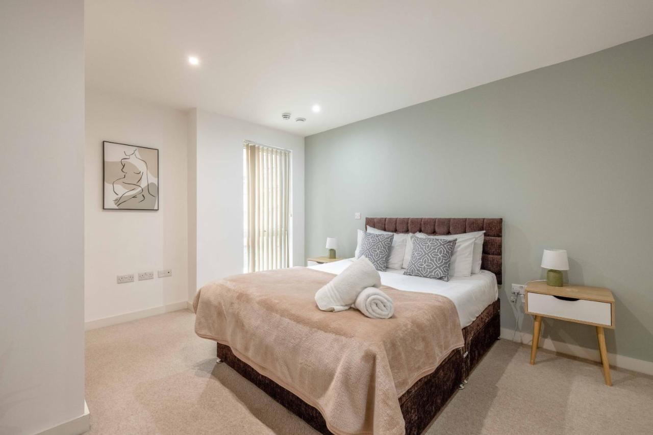 2 Bed At Slough Station & Parking - London In 20 Mins Apartment Екстериор снимка