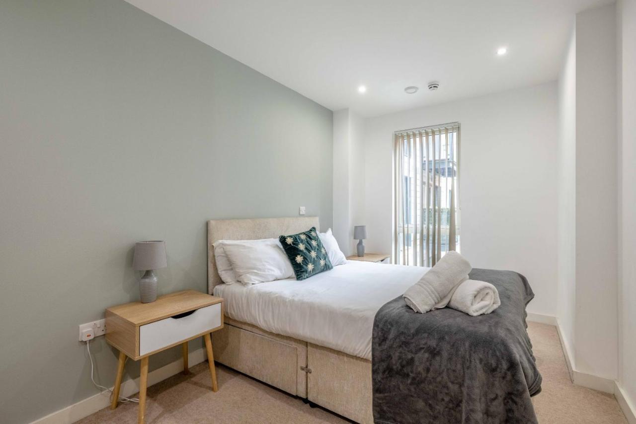 2 Bed At Slough Station & Parking - London In 20 Mins Apartment Екстериор снимка
