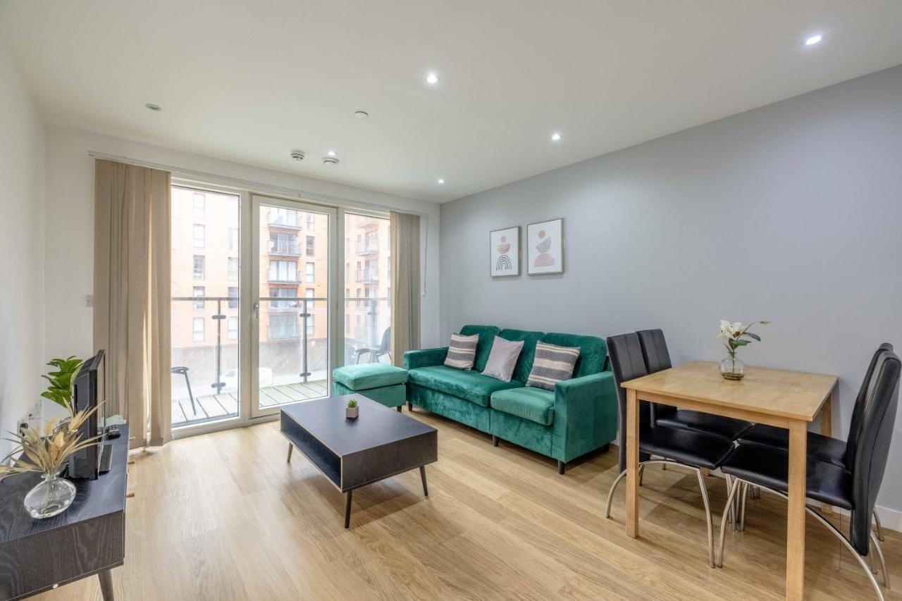 2 Bed At Slough Station & Parking - London In 20 Mins Apartment Екстериор снимка