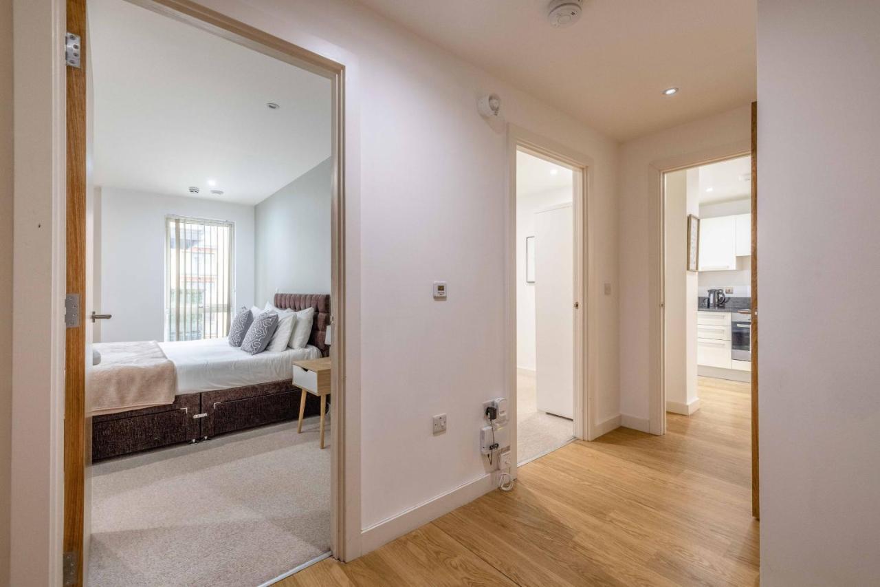 2 Bed At Slough Station & Parking - London In 20 Mins Apartment Екстериор снимка