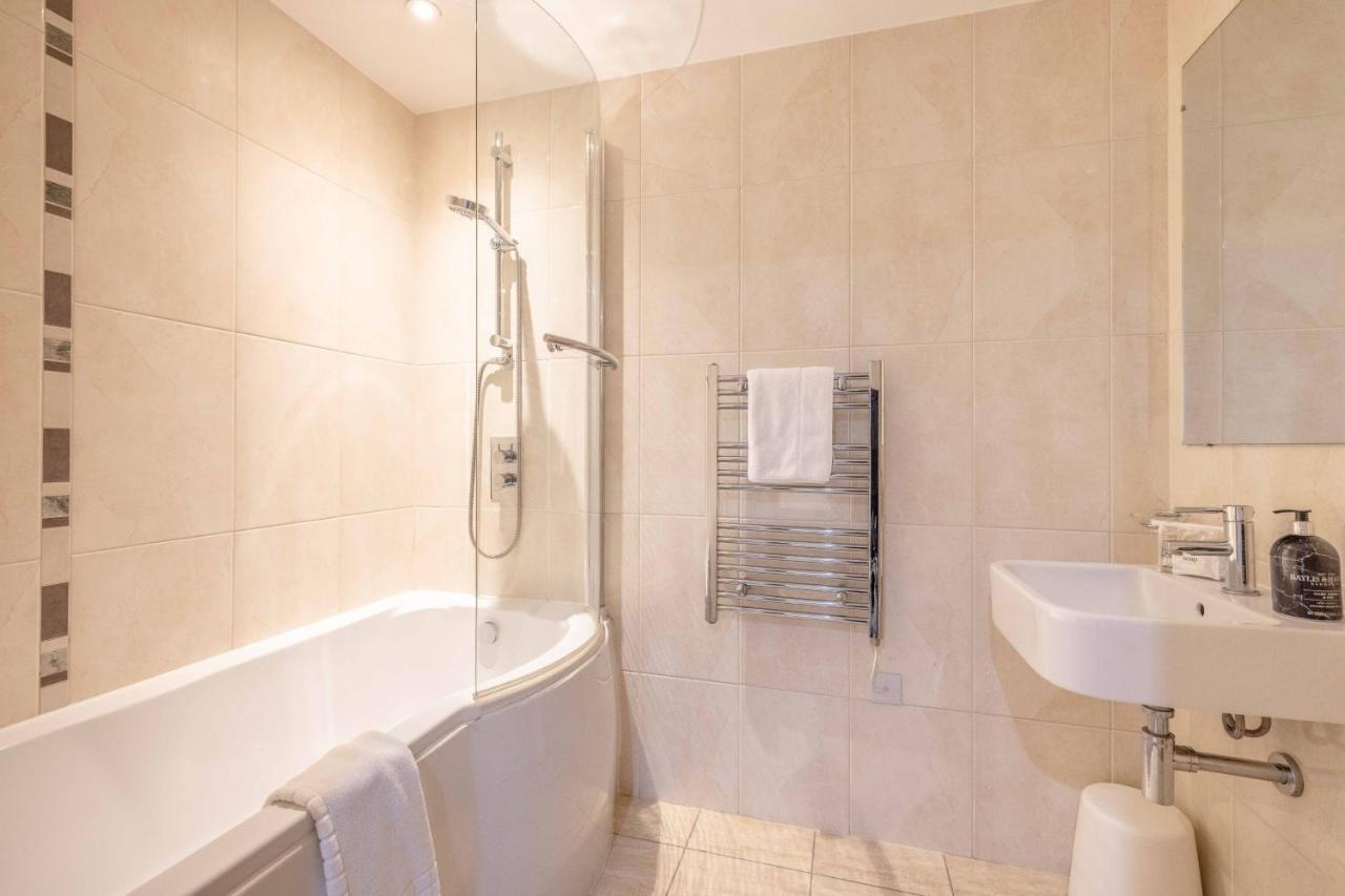 2 Bed At Slough Station & Parking - London In 20 Mins Apartment Екстериор снимка