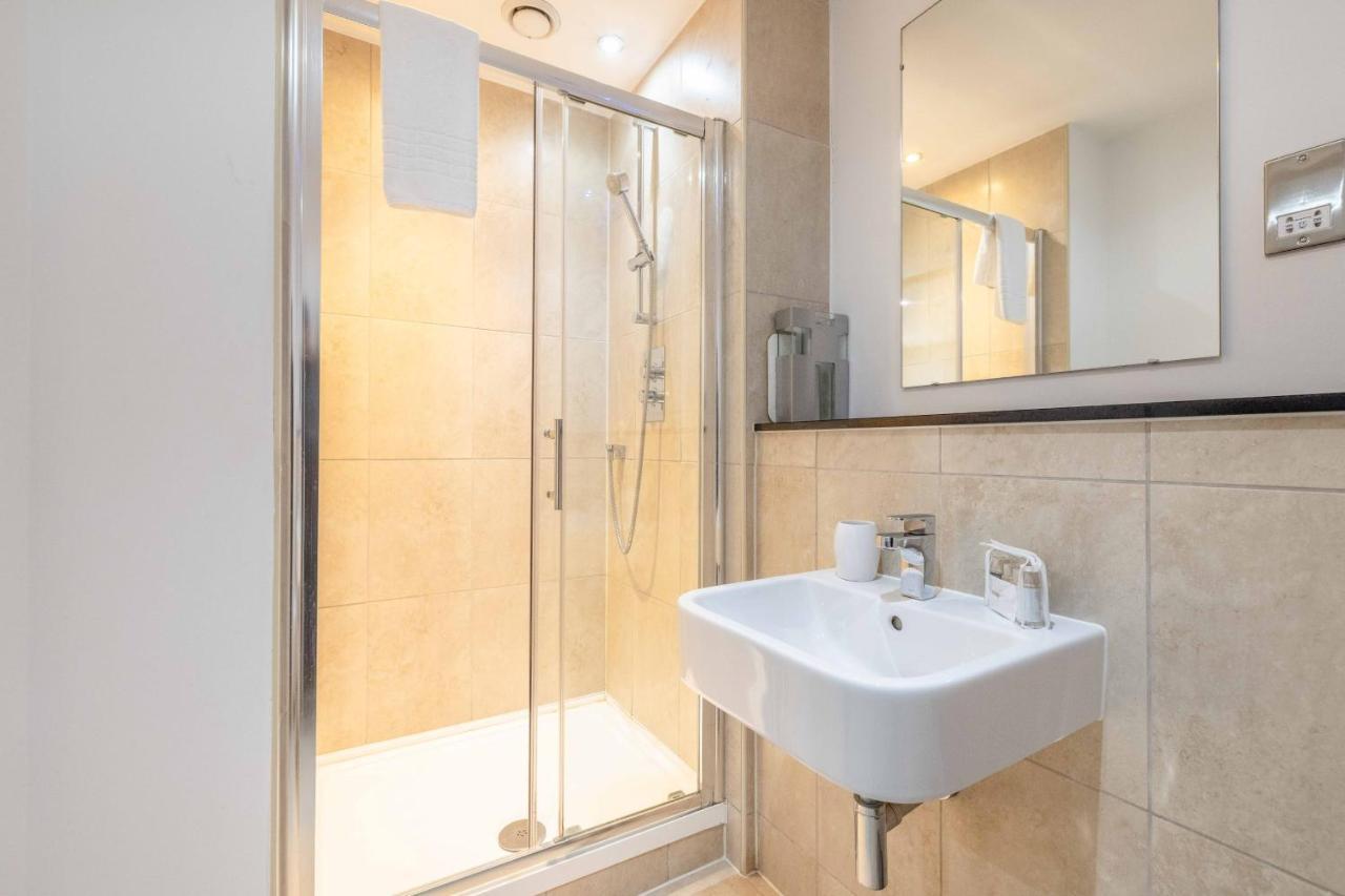 2 Bed At Slough Station & Parking - London In 20 Mins Apartment Екстериор снимка